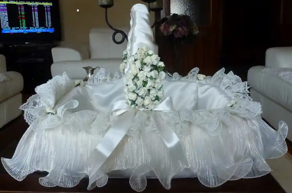 Nikah Sepeti Dekorasyonu: Geleneksel ve Modern Trendlerle Zarif Düğün Detayları