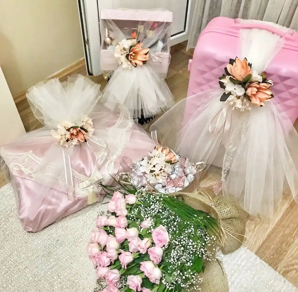 Nişan Bohçası ve Gelin Valizi Süsleme Rehberi: Trendler ve Anlamlı Detaylar