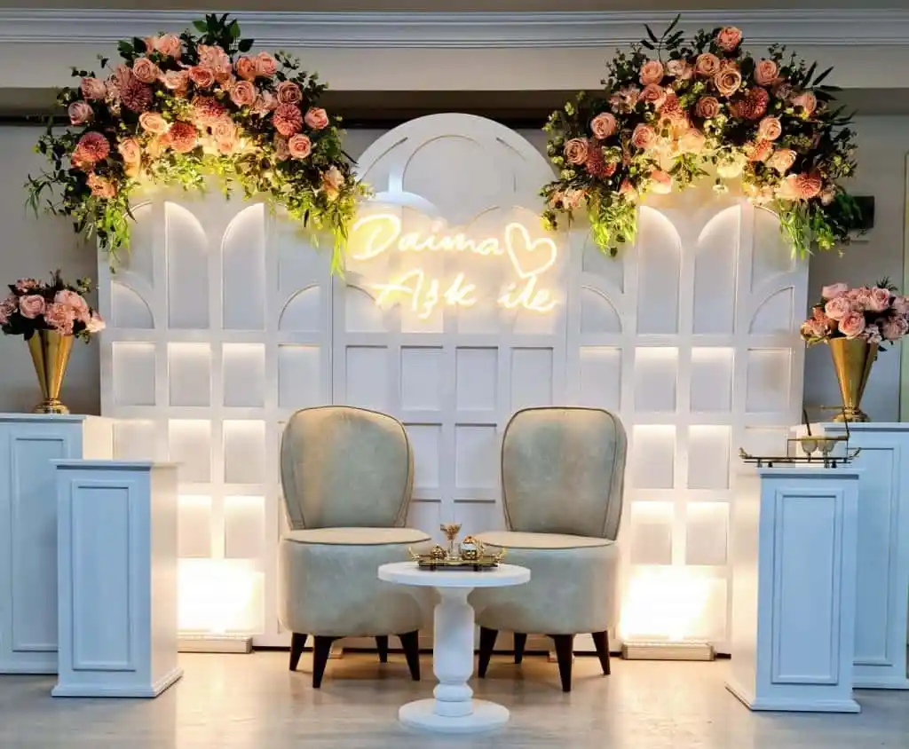 Nişan Konsept Malzemeleri ve Dekorasyon İpuçlarıyla Hayalinizdeki Düğünü Yaratın