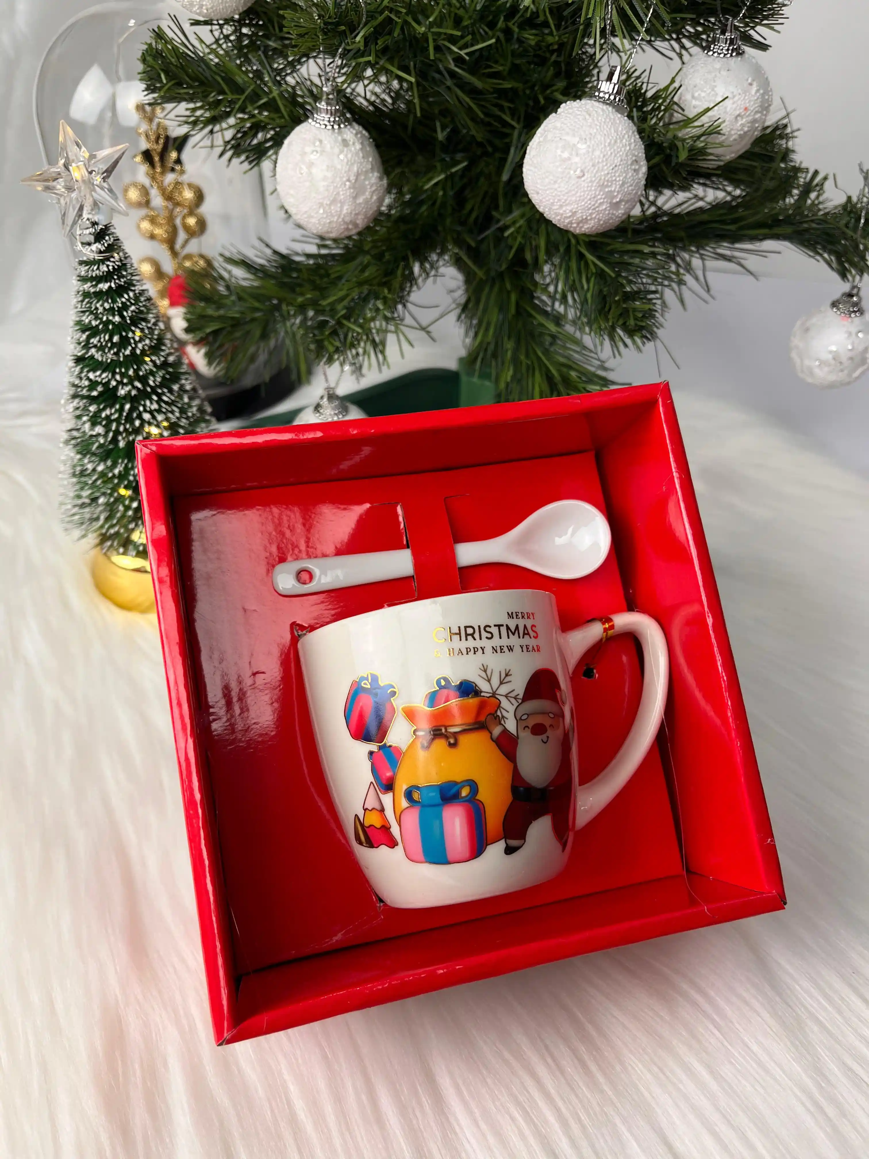 Noel Baba Kupa ile Ev Dekorasyonunda Sıcak ve Şık Detaylar