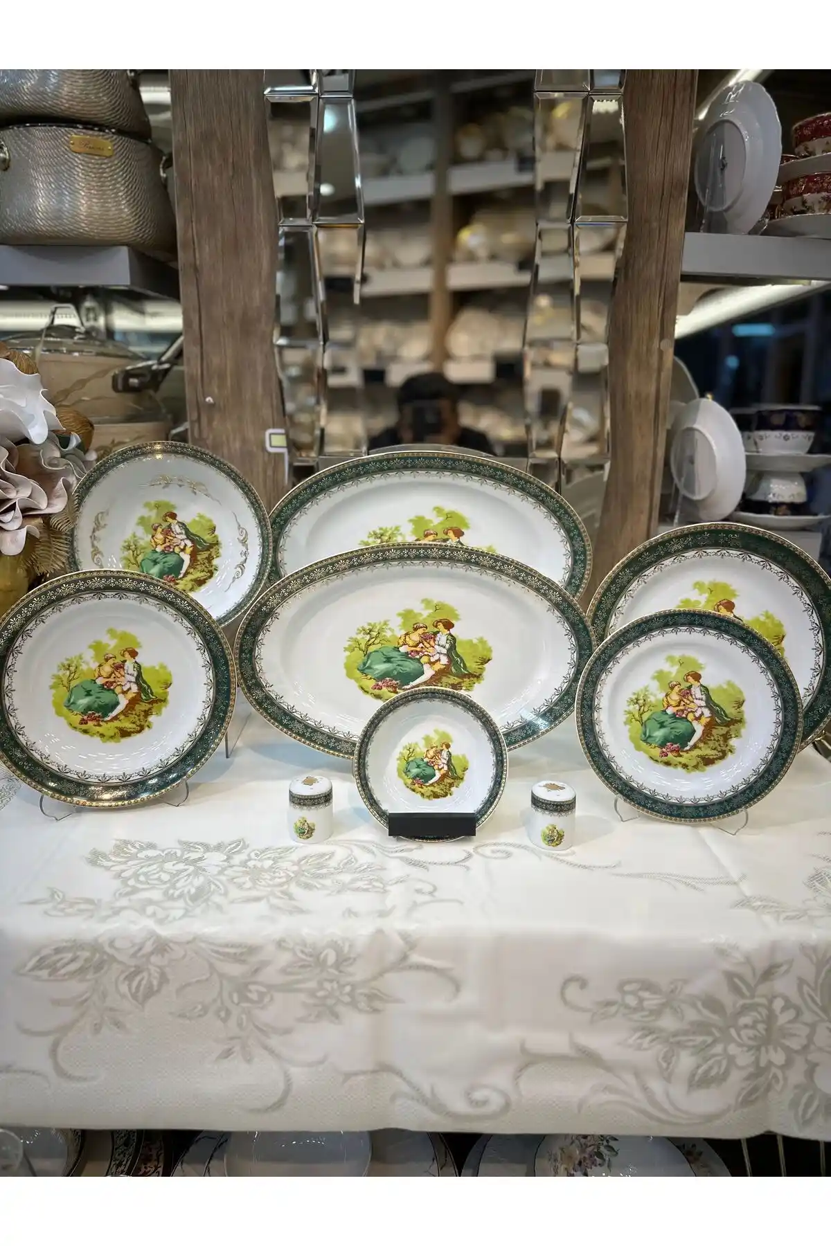 Nostalji Yemek Takımı ile Ev Dekorasyonunda Geçmişin Sıcaklığı ve Şıklığı Yaratın