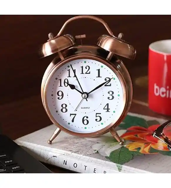 Nostaljik Masa Saatleri ile Dekorasyonunuza Zamanda Yolculuk Katın