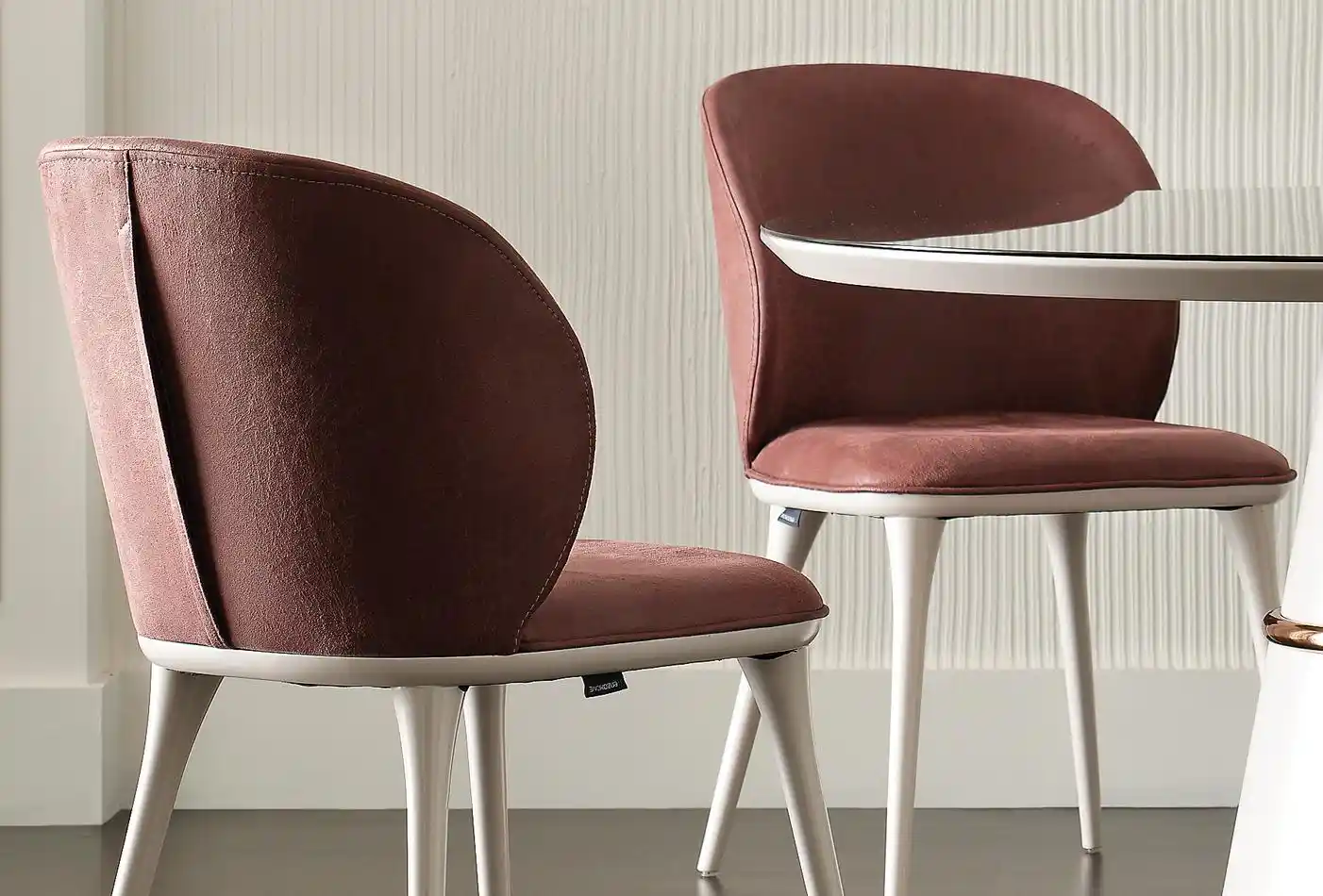 Nubuk Kumaş Sandalyeler ile Modern ve Şık Dekorasyon Çözümleri