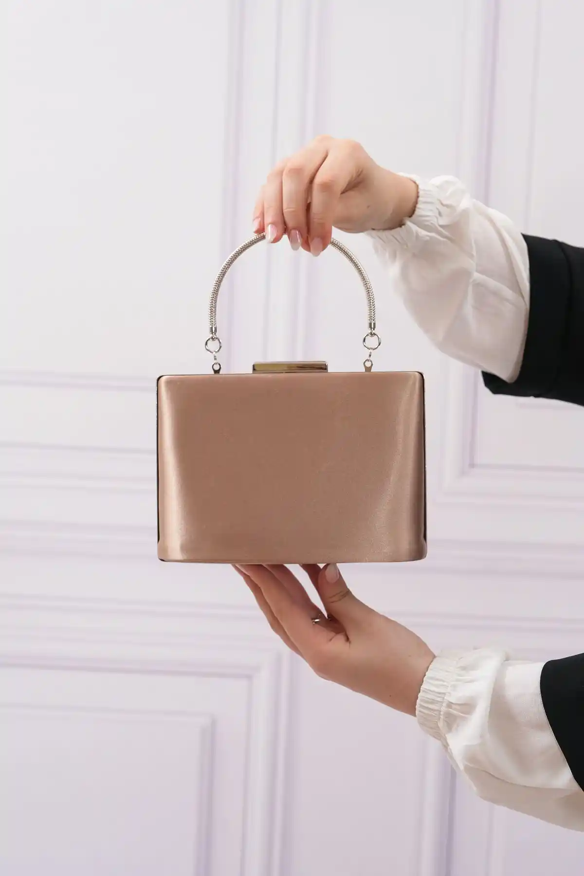 Nude Abiye Çanta Trendleri ve Dekorasyonda Zarif Kullanım İpuçları