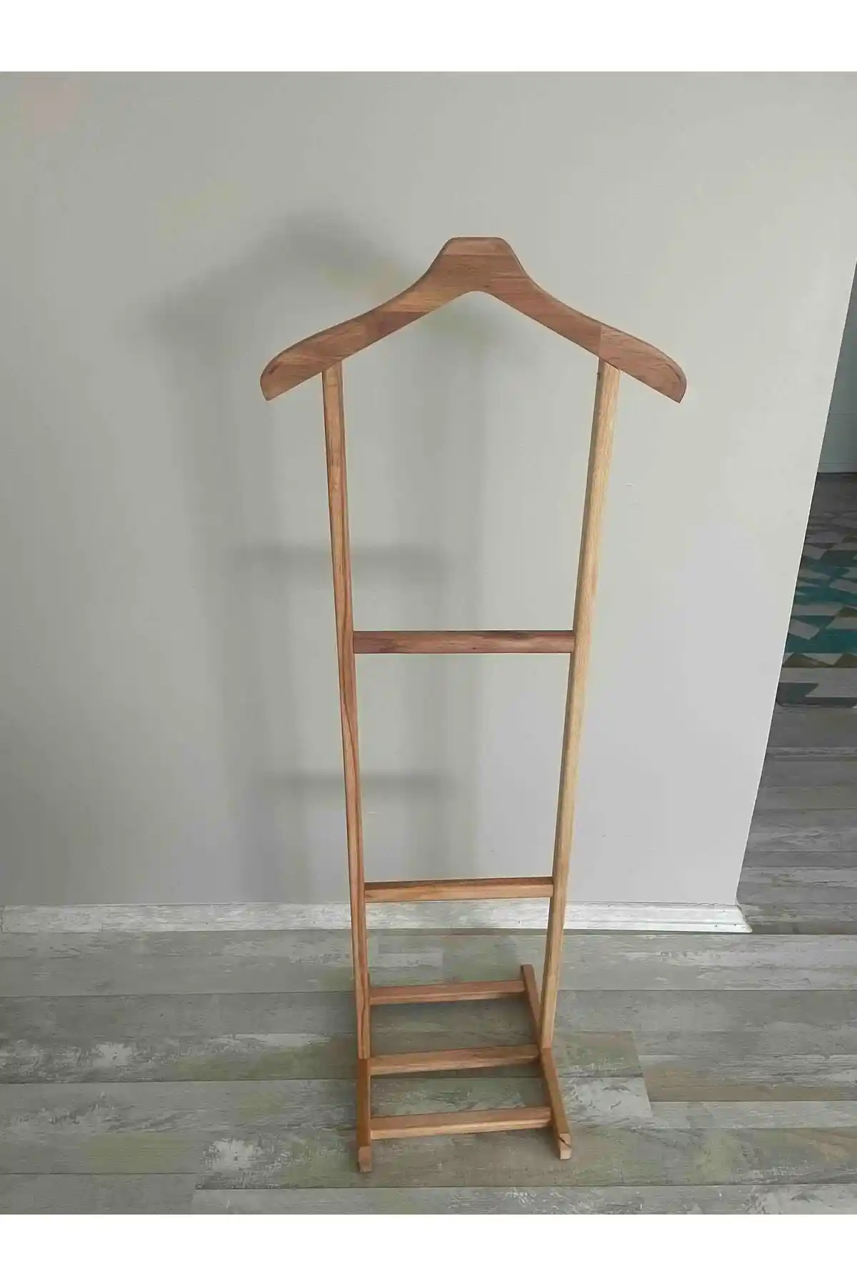 Ofis Dekorasyonunu Geliştiren İşlevsel ve Estetik Ceket Askısı Seçenekleri