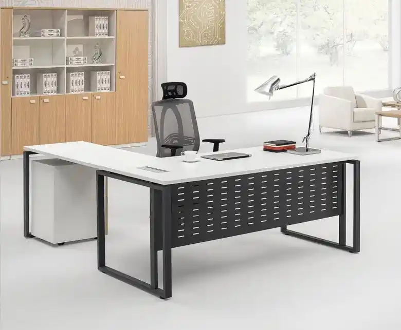 Ofis Masası Dekorasyonu: Şıklık ve İşlevselliği Bir Araya Getiren Modern Yaklaşımlar