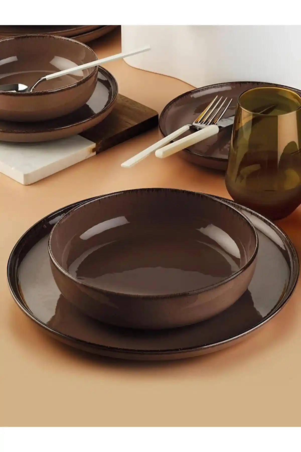 On İki Kişilik Yemek Takımı Dekorasyonunda Estetik ve İşlevselliğin Uyumuyla Şık Ortamlar