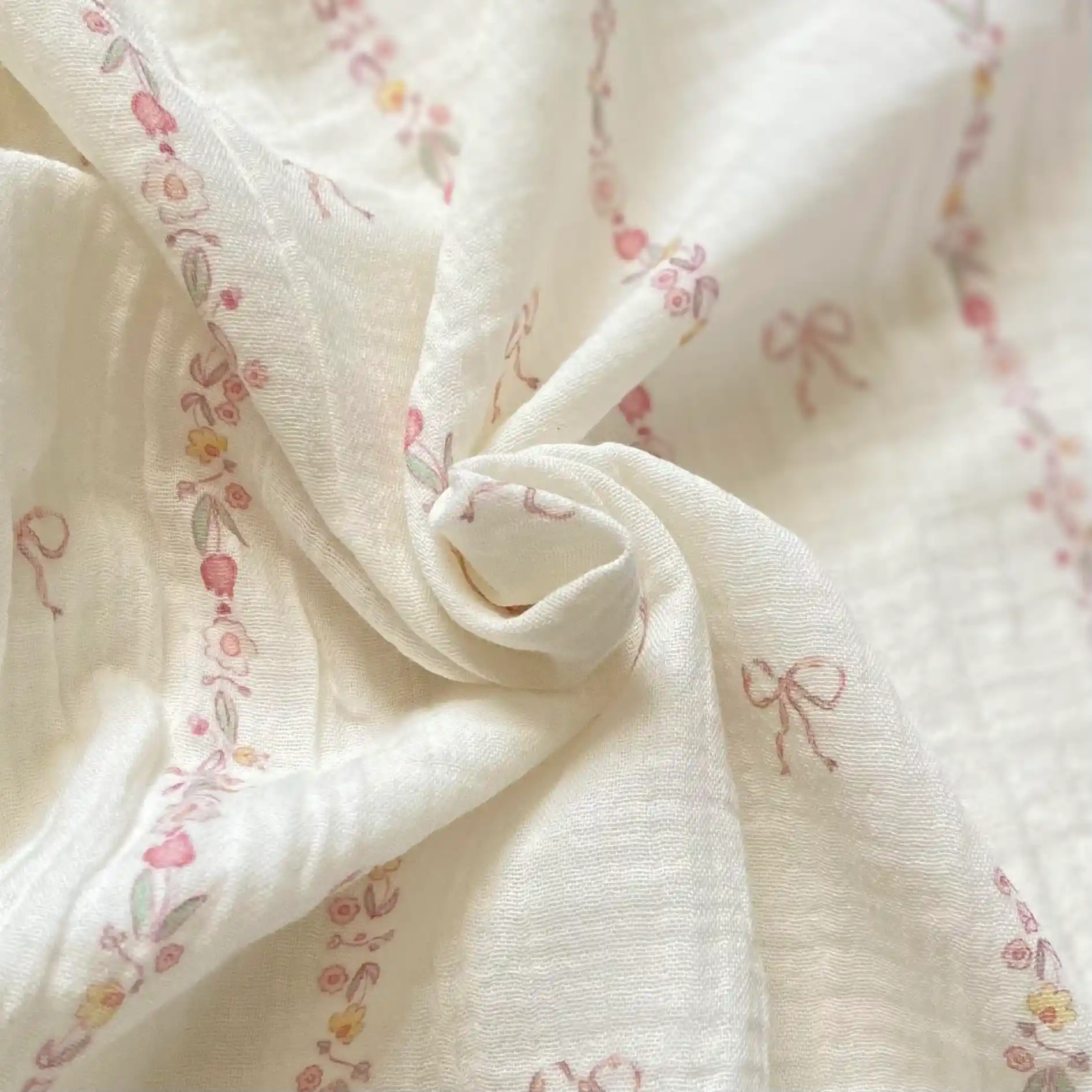 Organik Müslin Kumaş: Doğal ve Sürdürülebilir Ev Dekorasyonunda Trend Malzeme