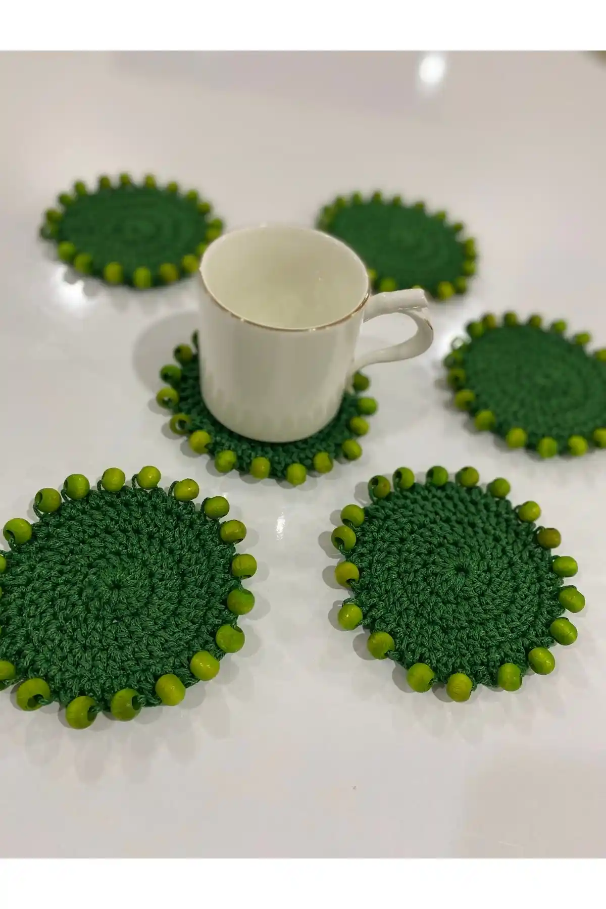 Örgü Bardak Altlığıyla Dekorasyonda Şıklık ve İşlevsellik Sağlayan El Yapımı Aksesuarlar