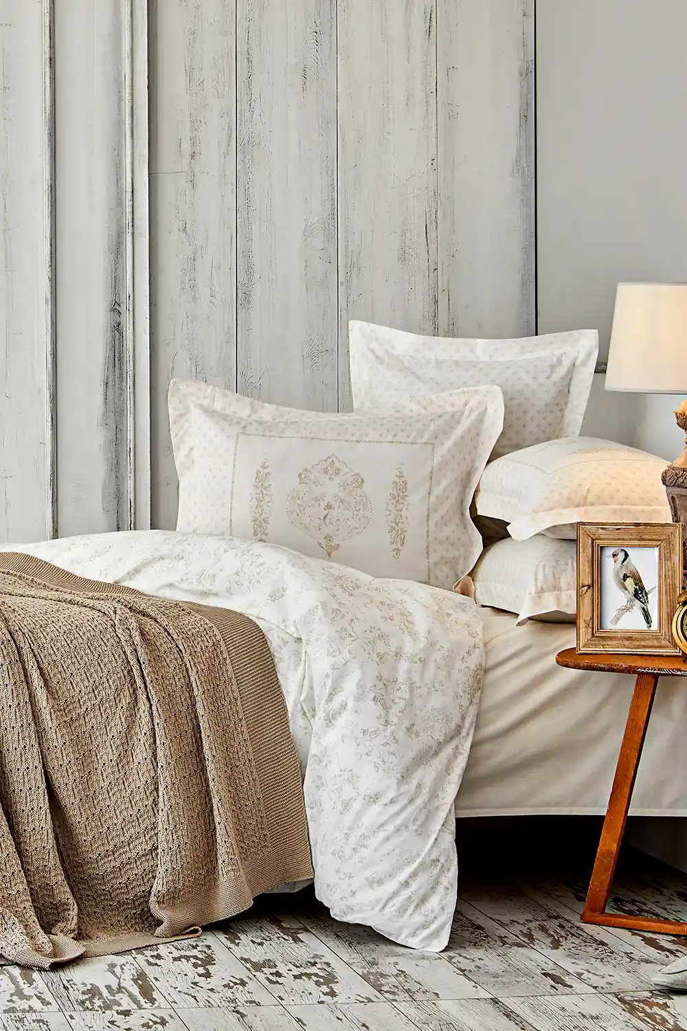 Örgü Battaniyeli Nevresim Takımıyla Sıcak ve Şık Dekorasyon Fikirleri