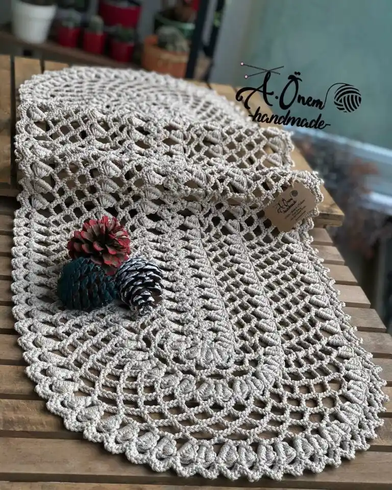 Örgü Runner ile Dekorasyonda Şıklık ve Fonksiyonellik Sağlayan Trendler ve Seçim İpuçları