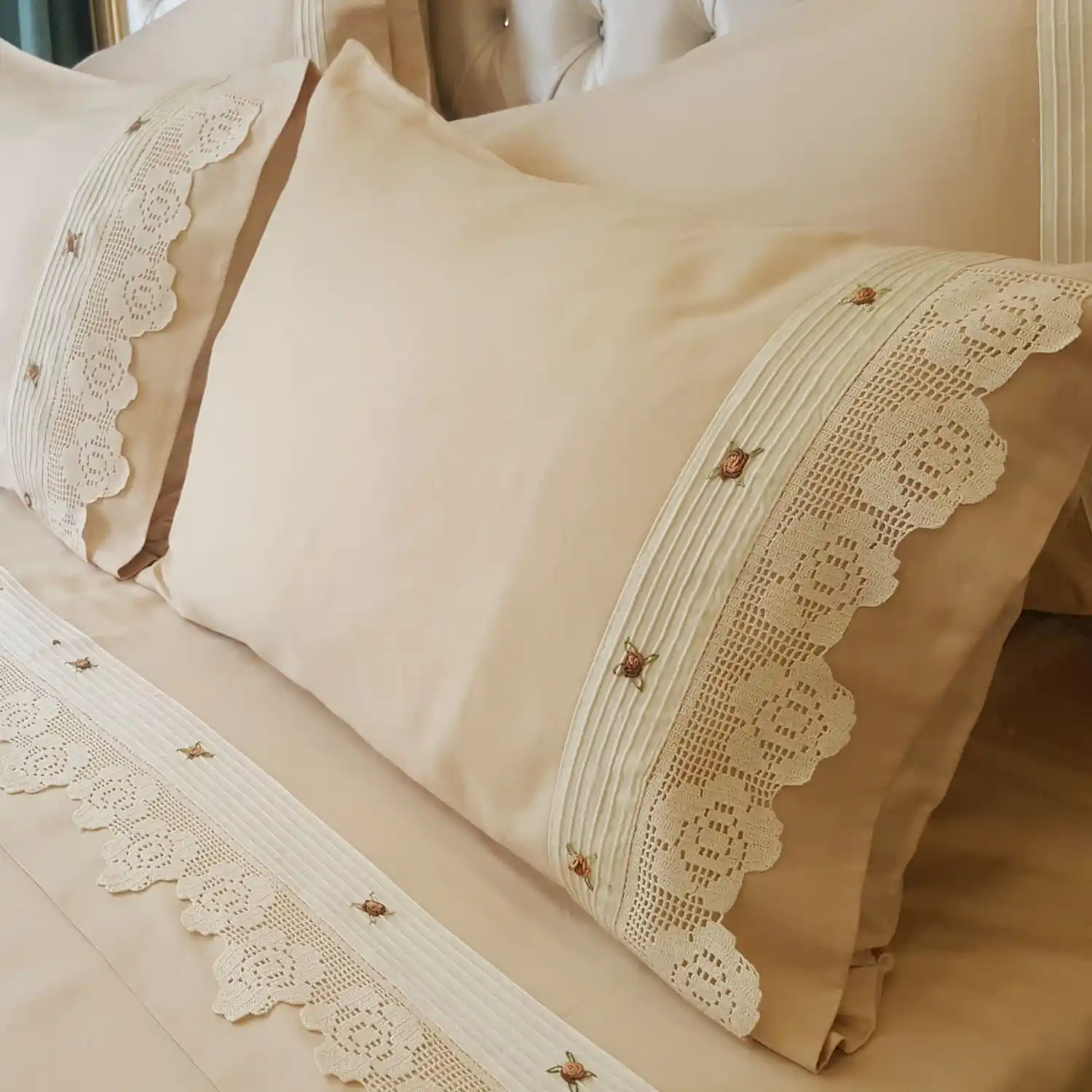 Örme Dantel Nevresim Takımı ile Yatak Odasında Zarafet ve Şıklık Yaratın