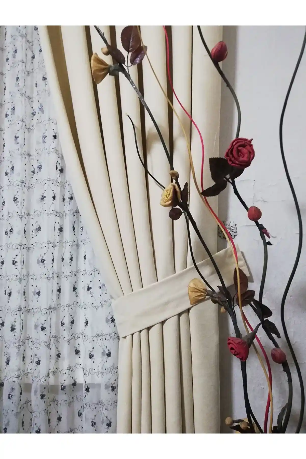 Ortada Pileli Perdeler ile Dekorasyonda Şıklık ve Fonksiyonellik Sağlayan Çözümler