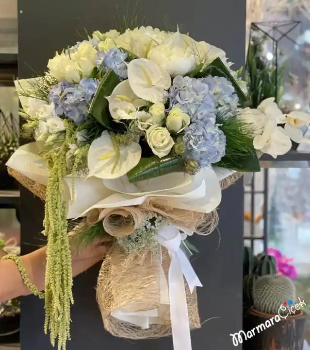 Ortanca Çiçeği ile Dekorasyonda Zarif ve Renkli Dokunuşlar 2023 Rehberi