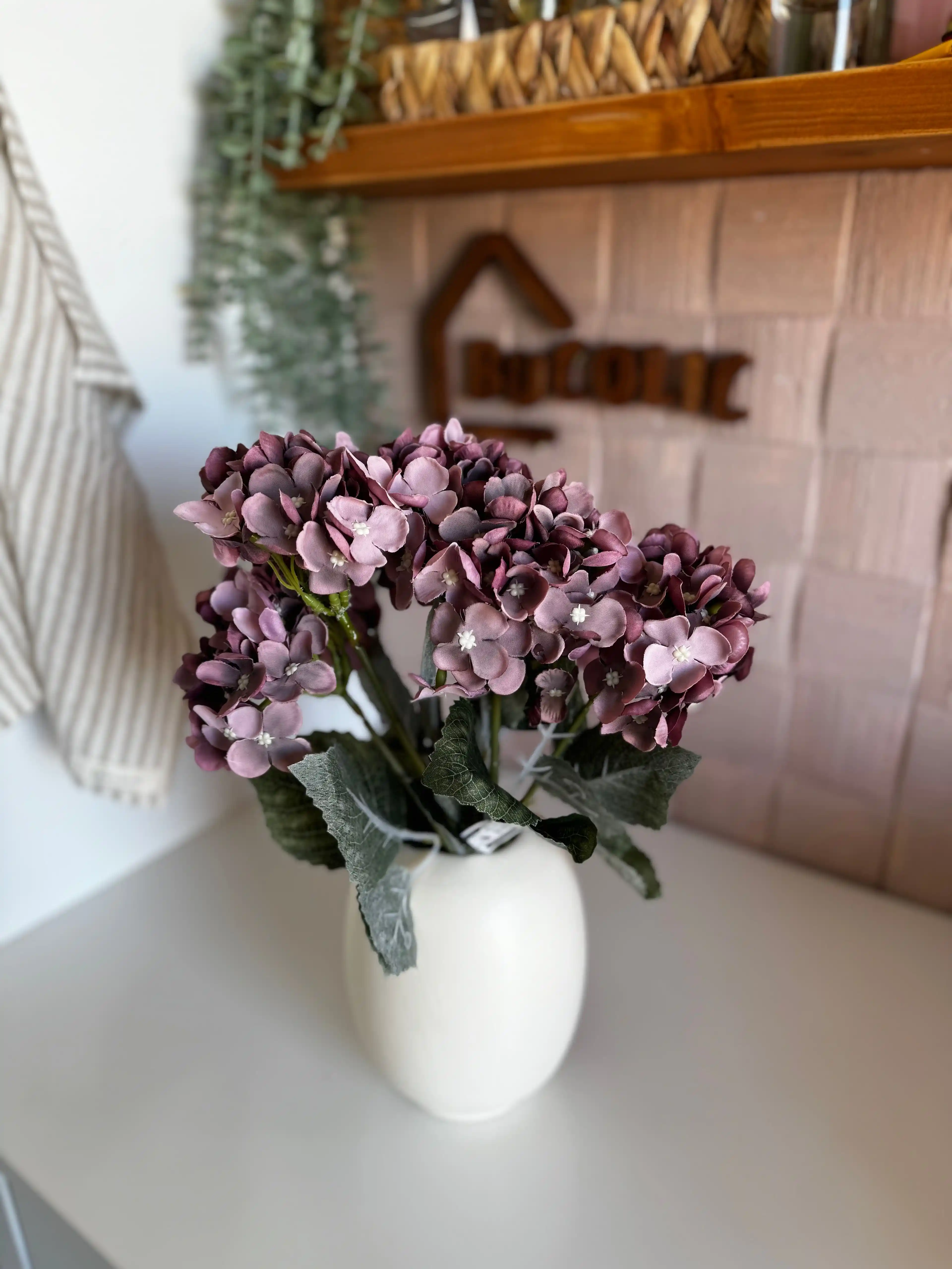 Ortanca Yapay Çiçek ile Dekorasyonda Zarafetin Simgesi ve Pratik Kullanım Avantajları