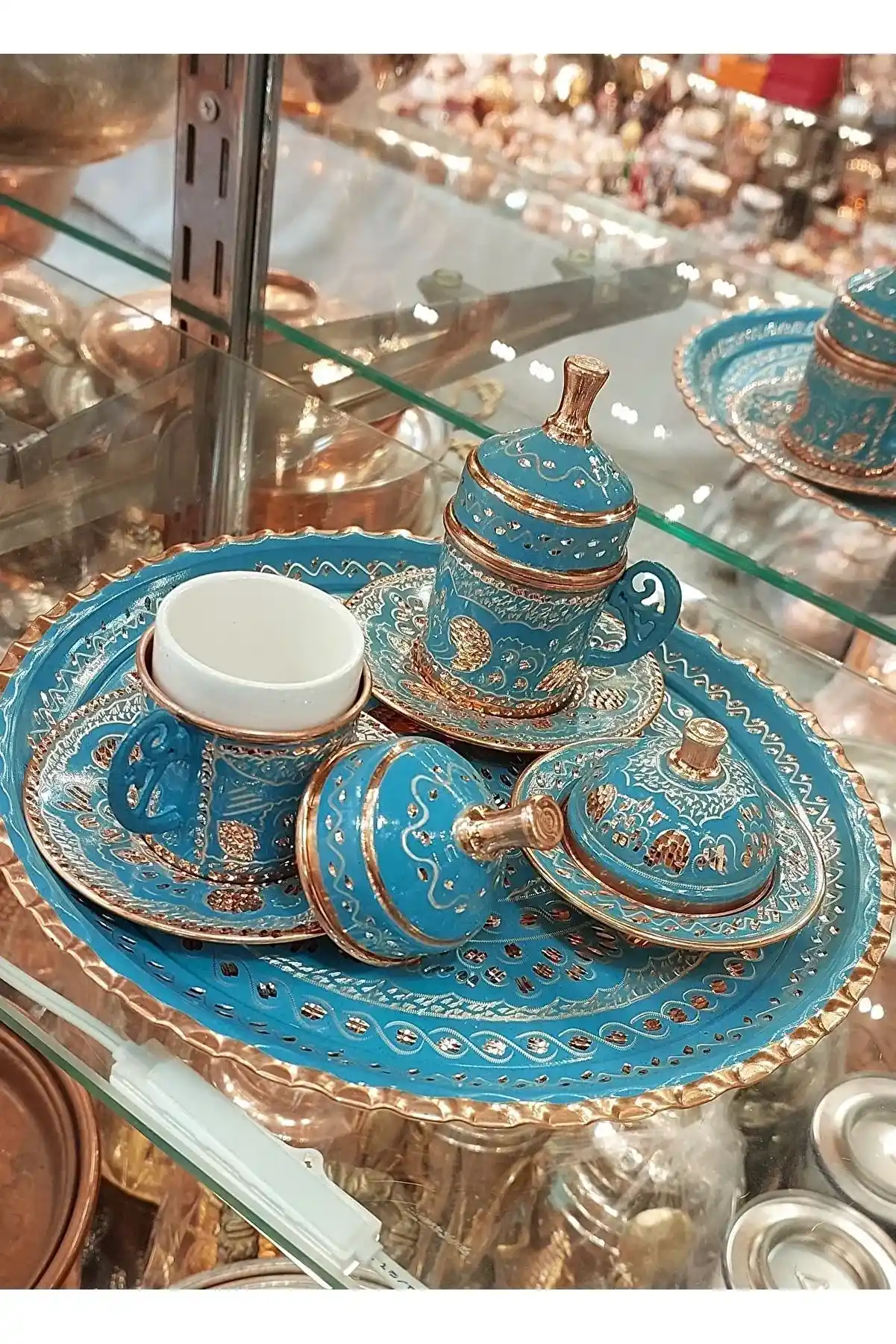 Osmanlı Desenli Fincan Takımlarıyla Dekorasyonunuzu Zenginleştirin ve Şıklık Katın