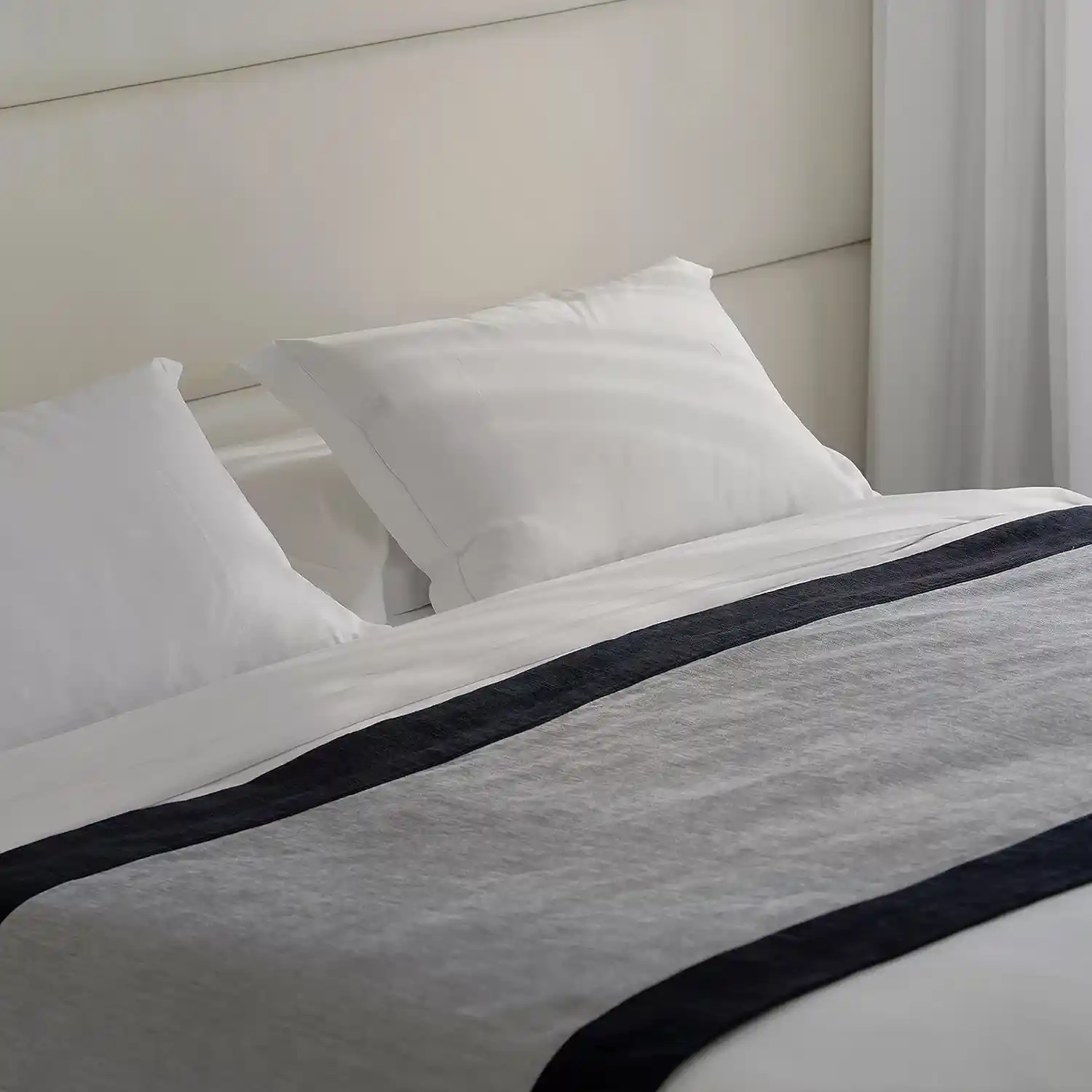 Otel Yatak Runner'ları ile Dekorasyonda Zarafet ve Fonksiyonellik Sağlama