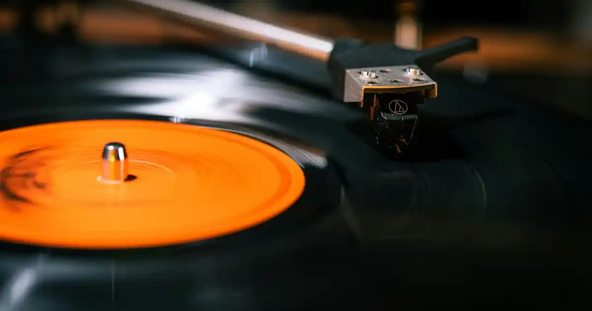 Oturma Odası Avizesi Seçimi ve Dekorasyonda Dikkat Edilmesi Gerekenler