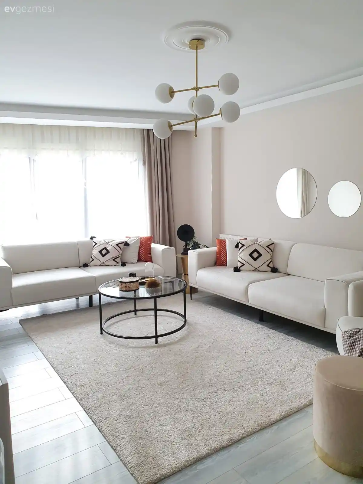 Oturma Odası Dekorasyonu: Modern ve Şık Tasarımlar İçin Temel İpuçları ve Trendler