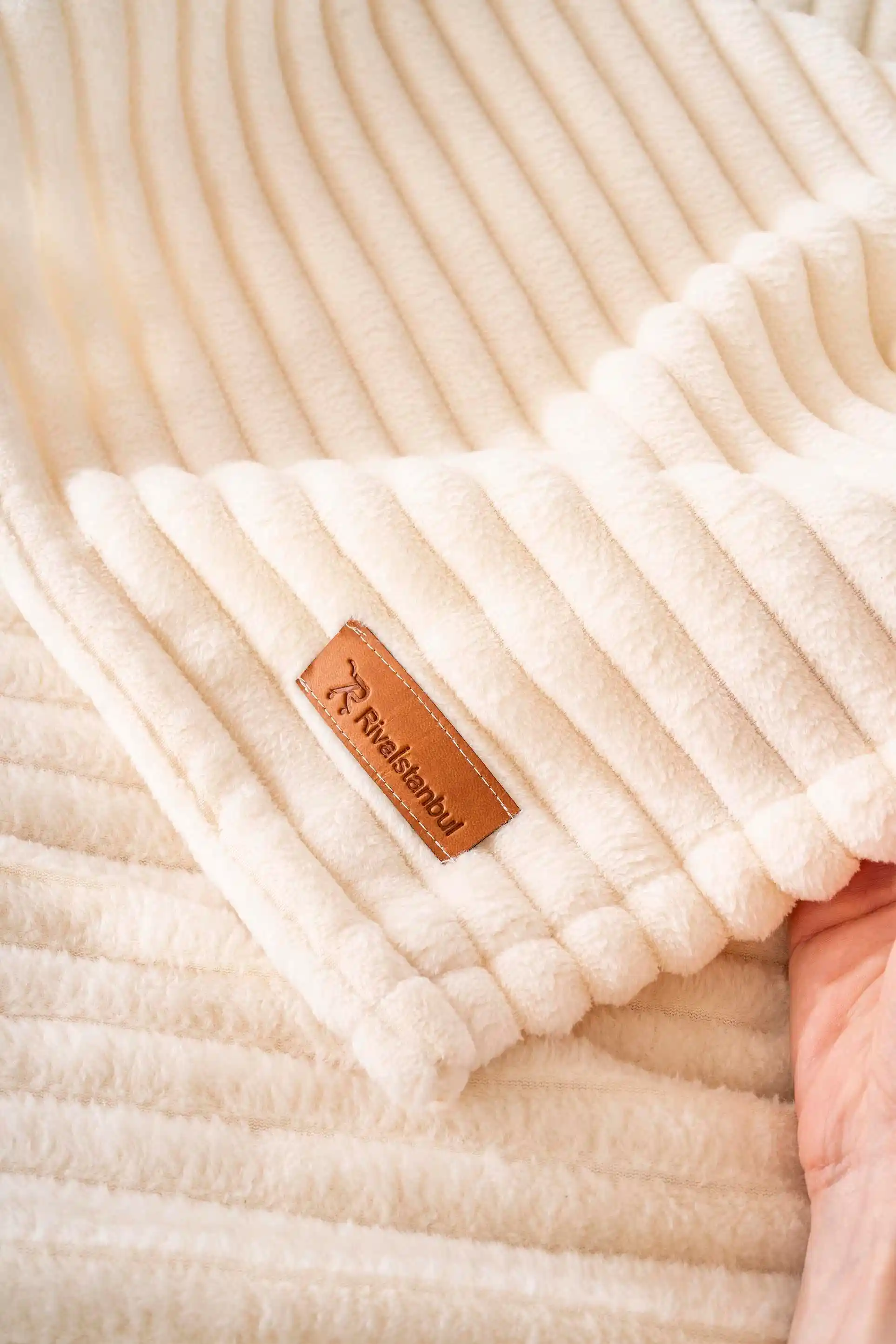 Outlet Battaniye ile Ev Dekorasyonunda Şıklık ve Konforu Birleştirme Rehberi