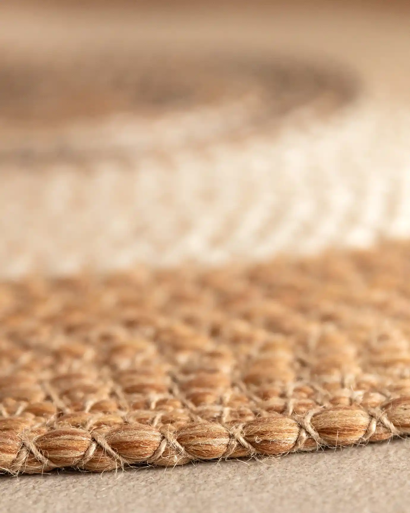 Oval Kilim Dekorasyonda Şıklık ve Çok Yönlülük Sunan Zarif Halı Seçenekleri