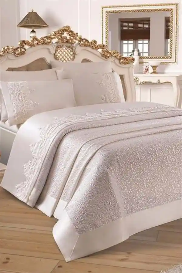 Ozdilek Çeyizlik Pike Takımlarıyla Evinize Şıklık ve Konfor Katın