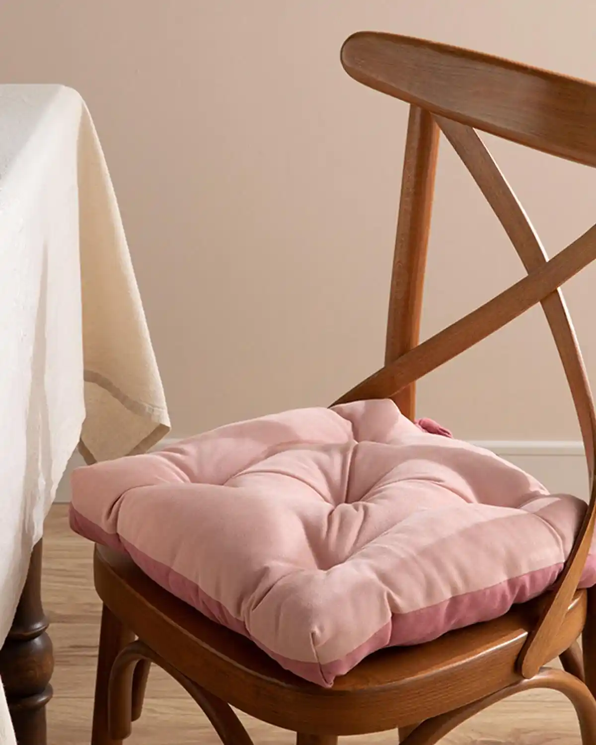 Ozdilek Sandalye Minderleri ile Dekorasyonunuza Şıklık ve Konfor Katın