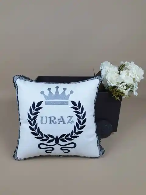 Özel Yastıklarla Ev Dekorasyonunda Fark Yaratmanın Yolları ve Tasarım İpuçları