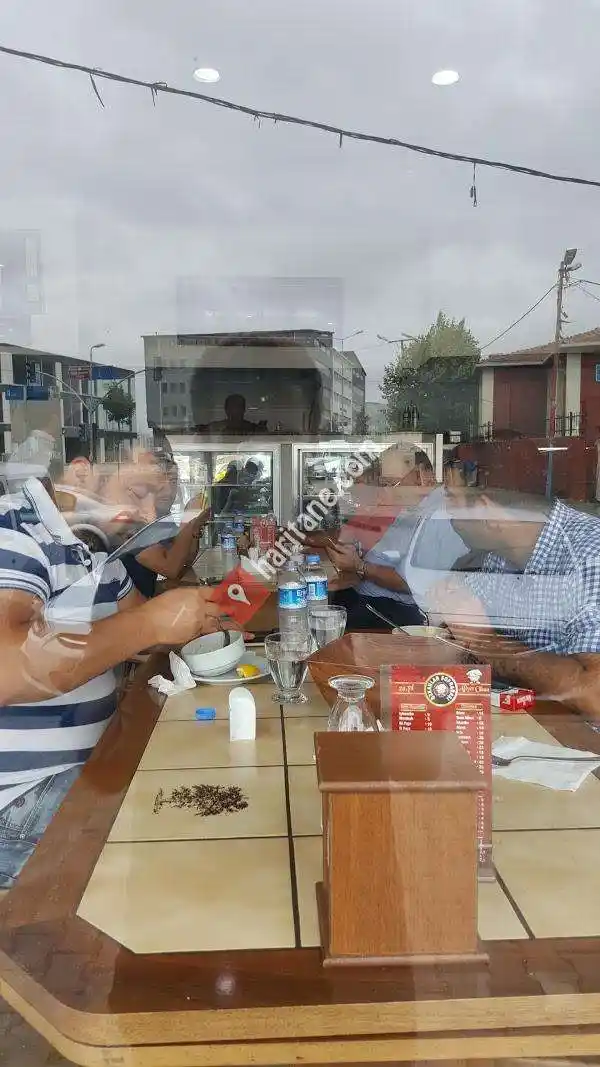 Özkanlar Sofrası Dekorasyonunda Zarafet ve Samimiyetin Modern Yansımaları