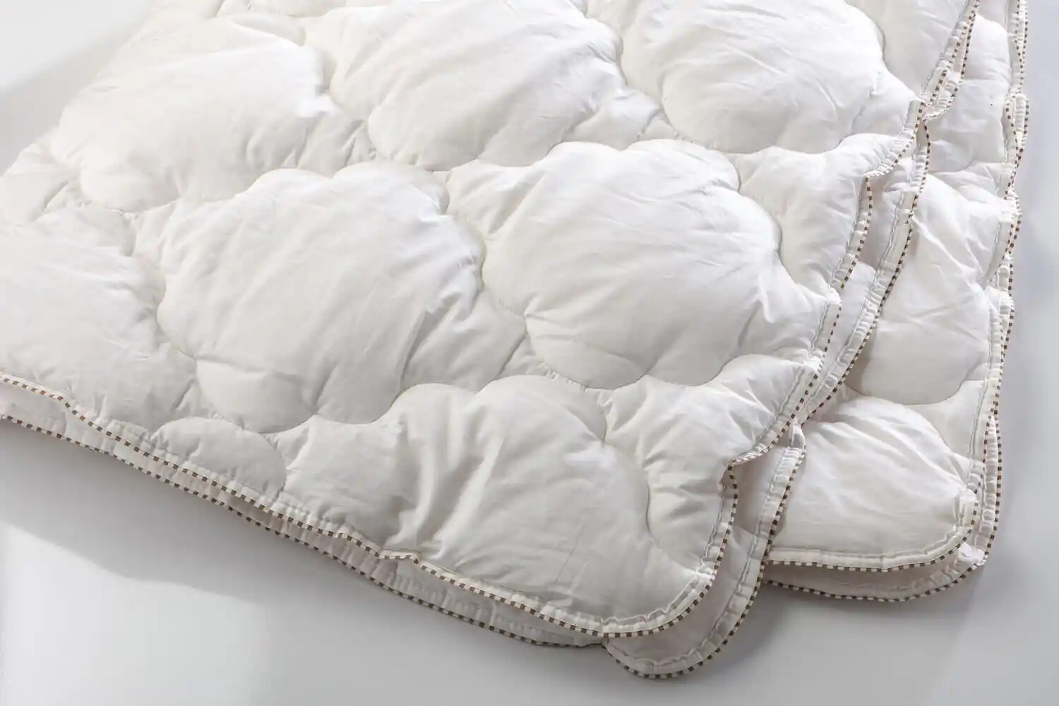 Pamuk Dolgulu Yorgan ile Yatak Odası Dekorasyonunda Konfor ve Estetik İpuçları