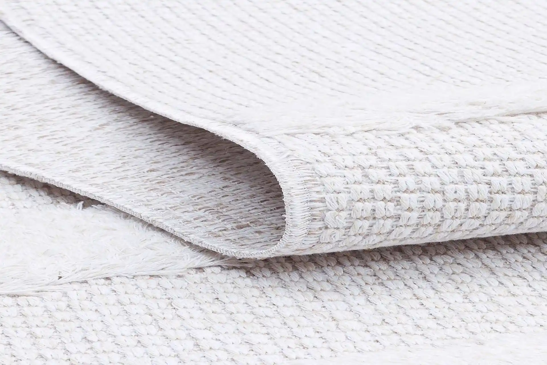 Pamuk Halı ile Dekorasyonda Doğal ve Şık Çözümler Sunduğu Avantajlar ve Seçenekler