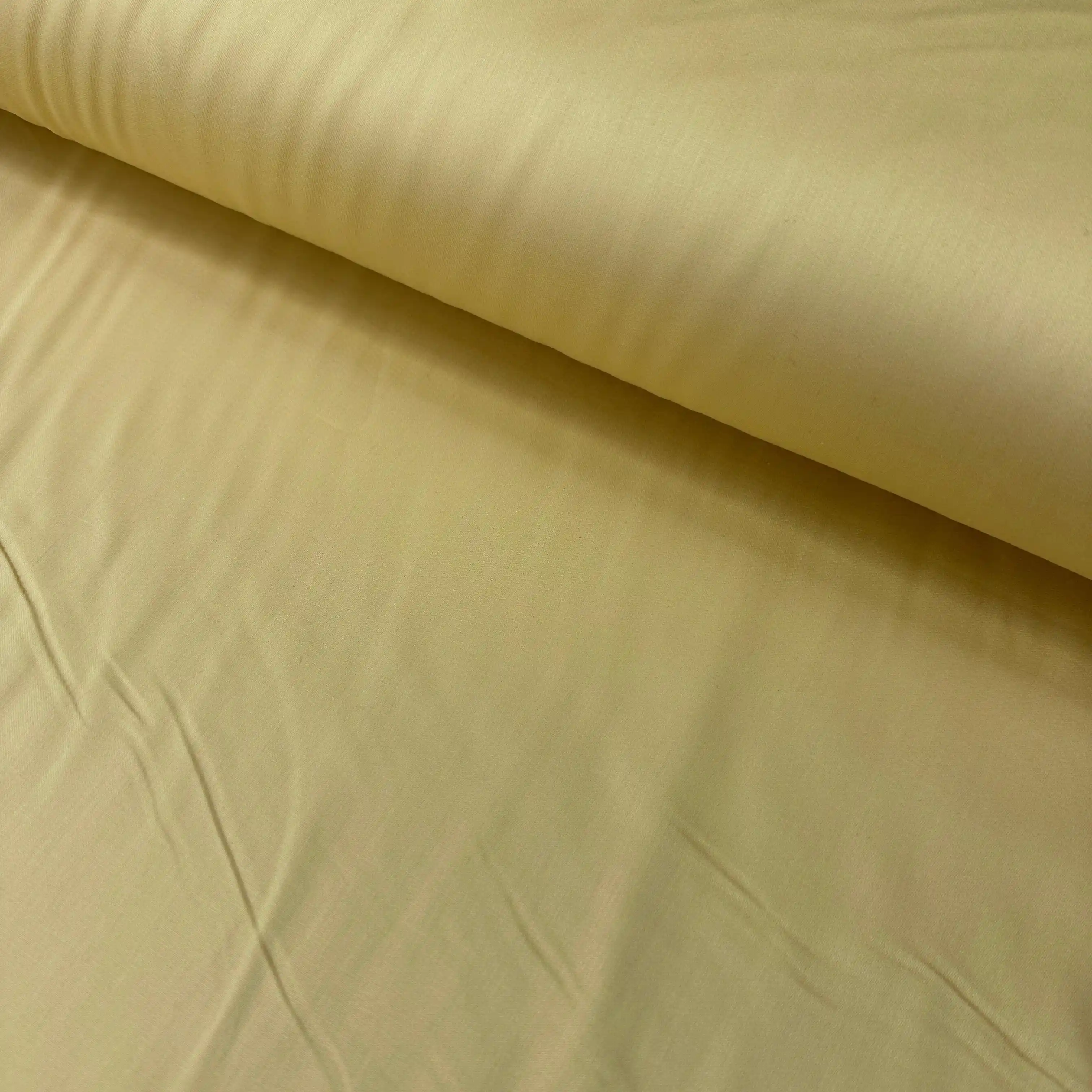 Pamuk Saten Kumaş ile Dekorasyonda Şıklık ve Konforun Birleşimi