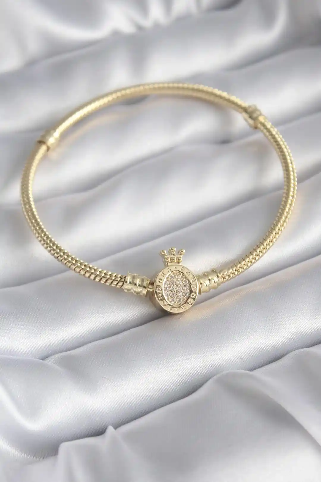 Pandora Taç Bileklik ile Dekorasyonda Şıklık ve Zarafetin Yeni Yüzü