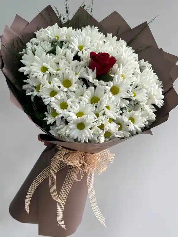 Papatya Gül Buketleri ile Dekorasyonda Doğal ve Zarif Dokunuşlar