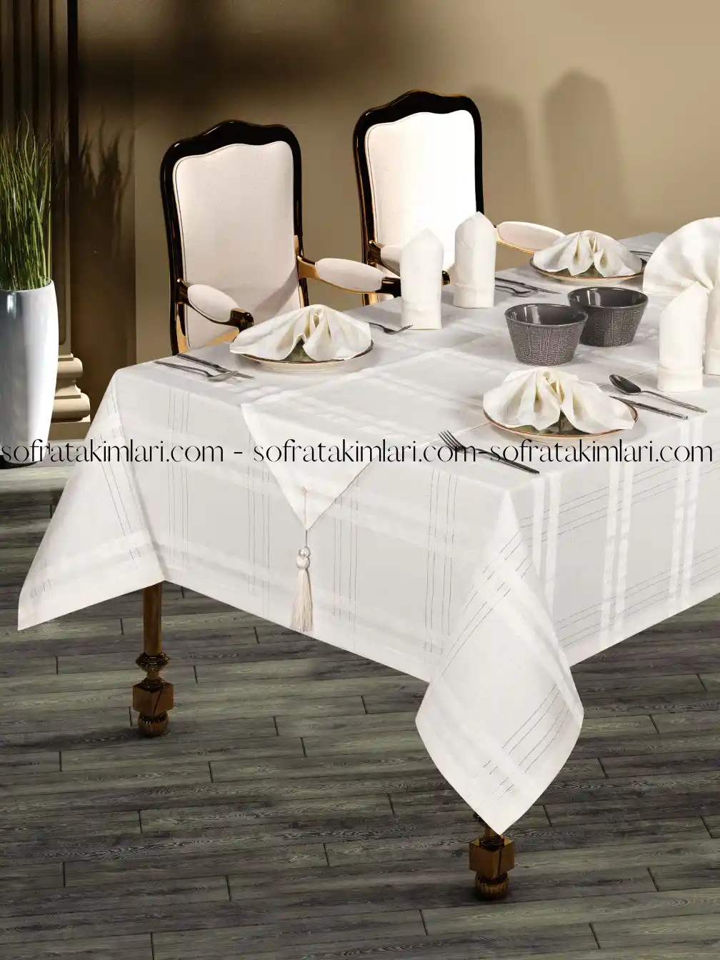 Parça Tülden Masa Örtüsü ile Sofralarda Zarafet ve Dekorasyon Fırsatları