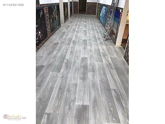 Parke Görünümlü Muşamba ile Modern ve Dayanıklı Zemin Dekorasyonu Çözümleri