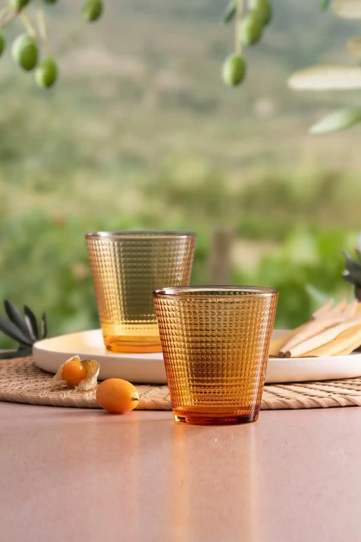 Paşabahçe Amber Bardak ile Dekorasyonda Şıklık ve Zarafet Yaratmanın Yolları