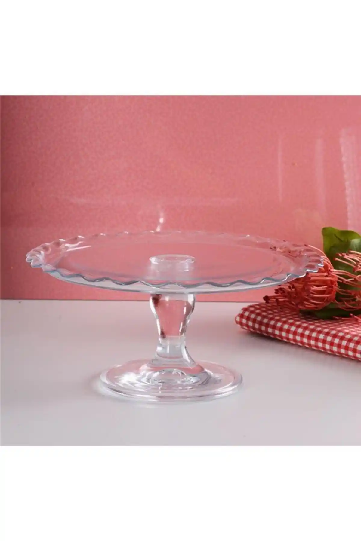 Paşabahçe Ayaklı Kek Standı ile Şık ve Fonksiyonel Dekorasyon Çözümleri