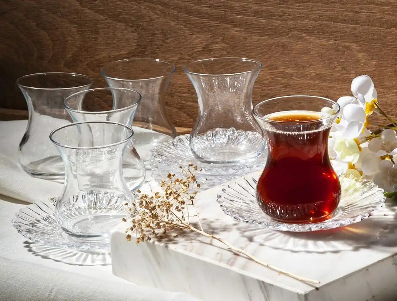 Paşabahçe Çay Tepsisi Dekorasyonda Zarafet ve İşlevselliğin Buluştuğu Detaylar