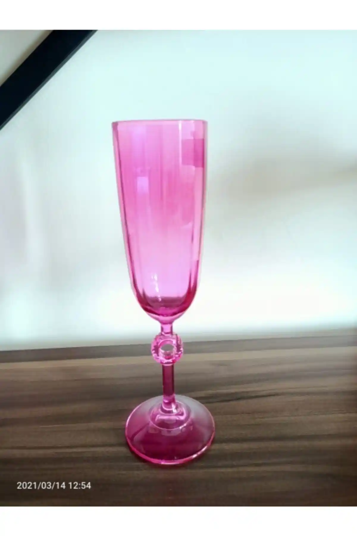 Paşabahçe Flüt Bardak ile Dekorasyonda Zarafetin Şık ve Çok Yönlü Kullanımı