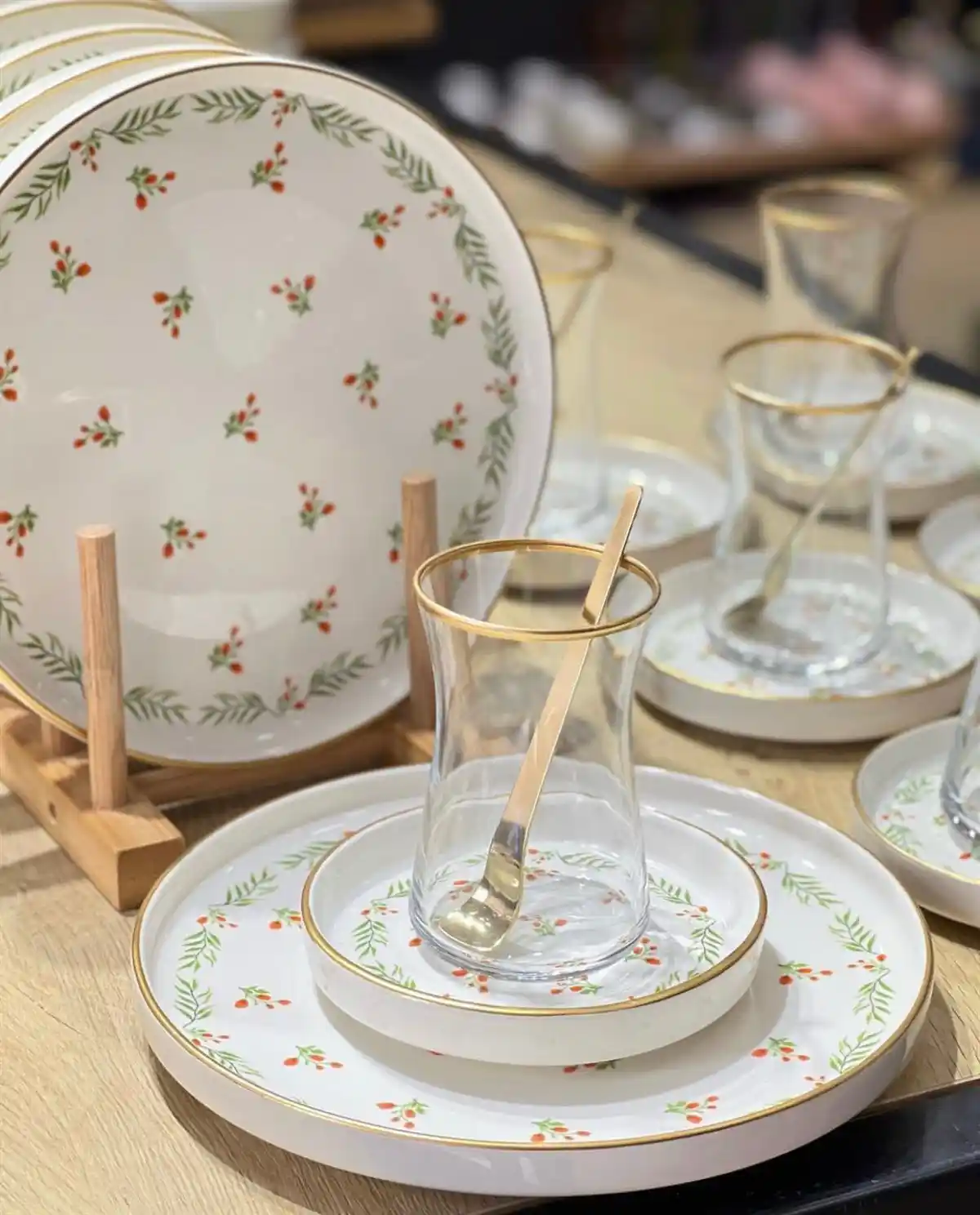 Pasta ve Çay Setleri ile Ev Dekorasyonunuzu Zenginleştirin Şık ve İşlevsel Seçenekler