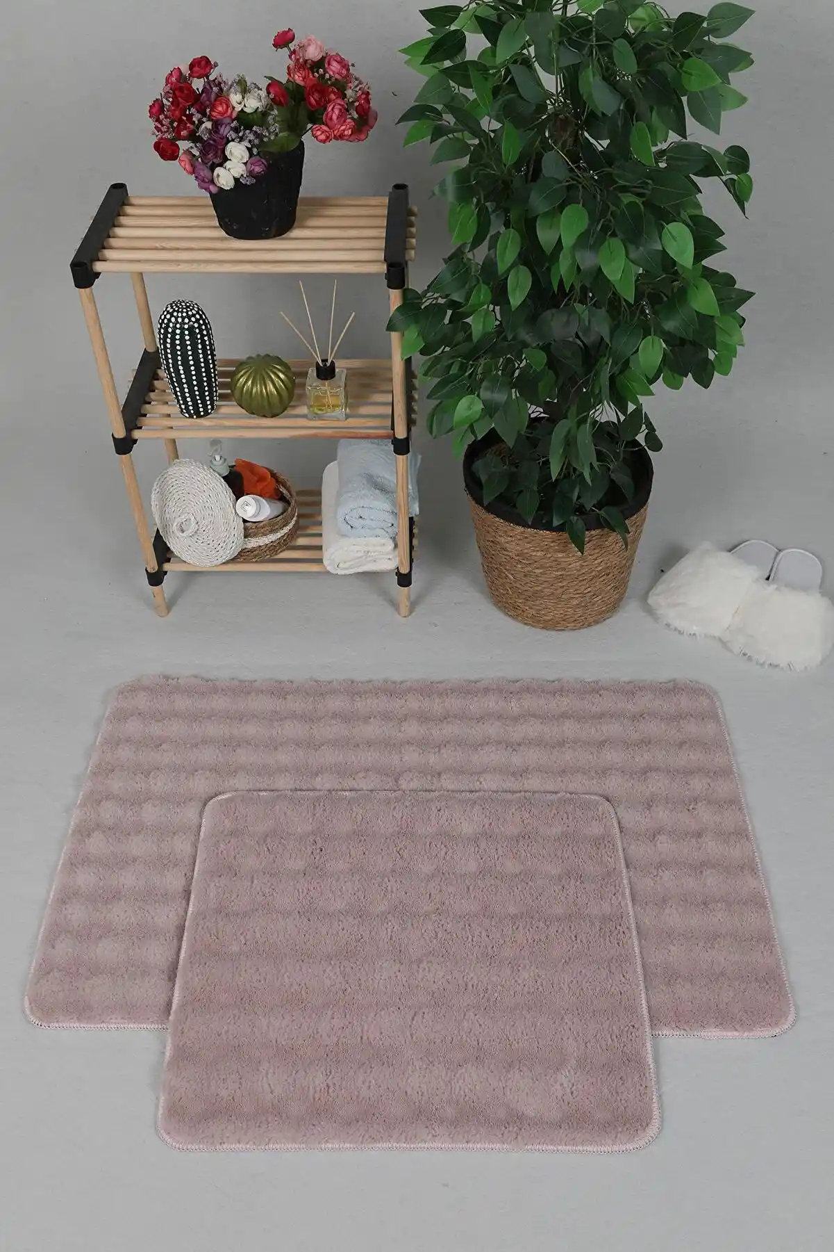 Peluş Banyo Halısı ile Banyonuza Sıcaklık ve Şıklık Katmanın Yolları