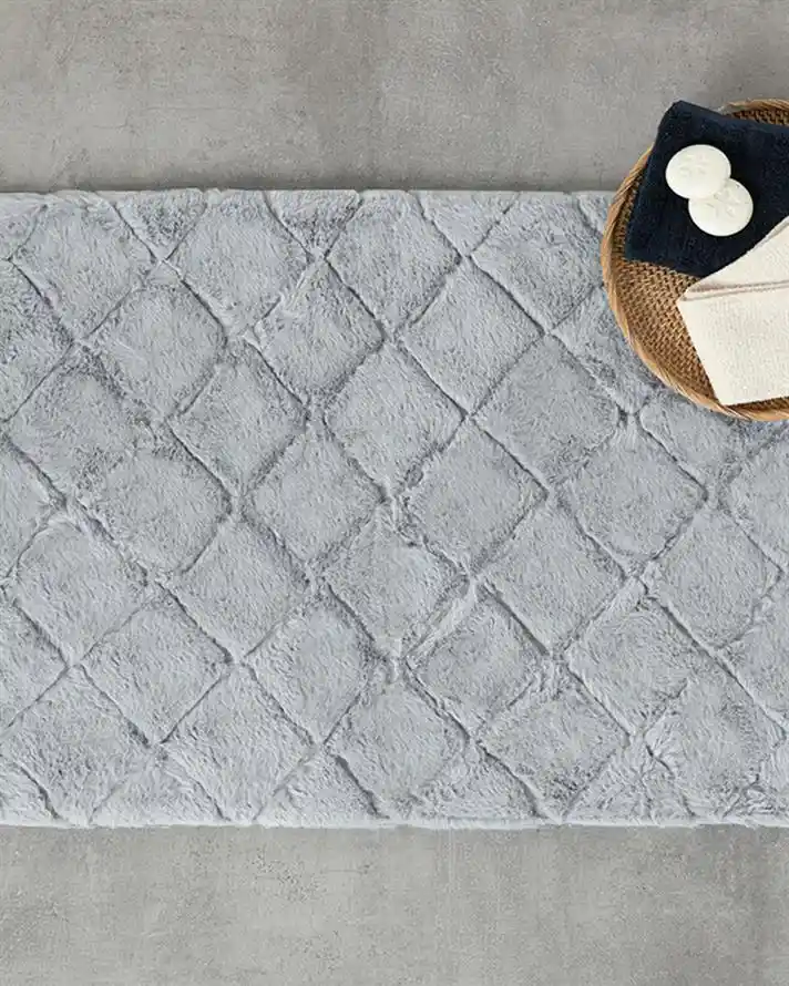 Peluş Banyo Paspası ile Banyonuzda Şıklık ve Konforu Yakalayın