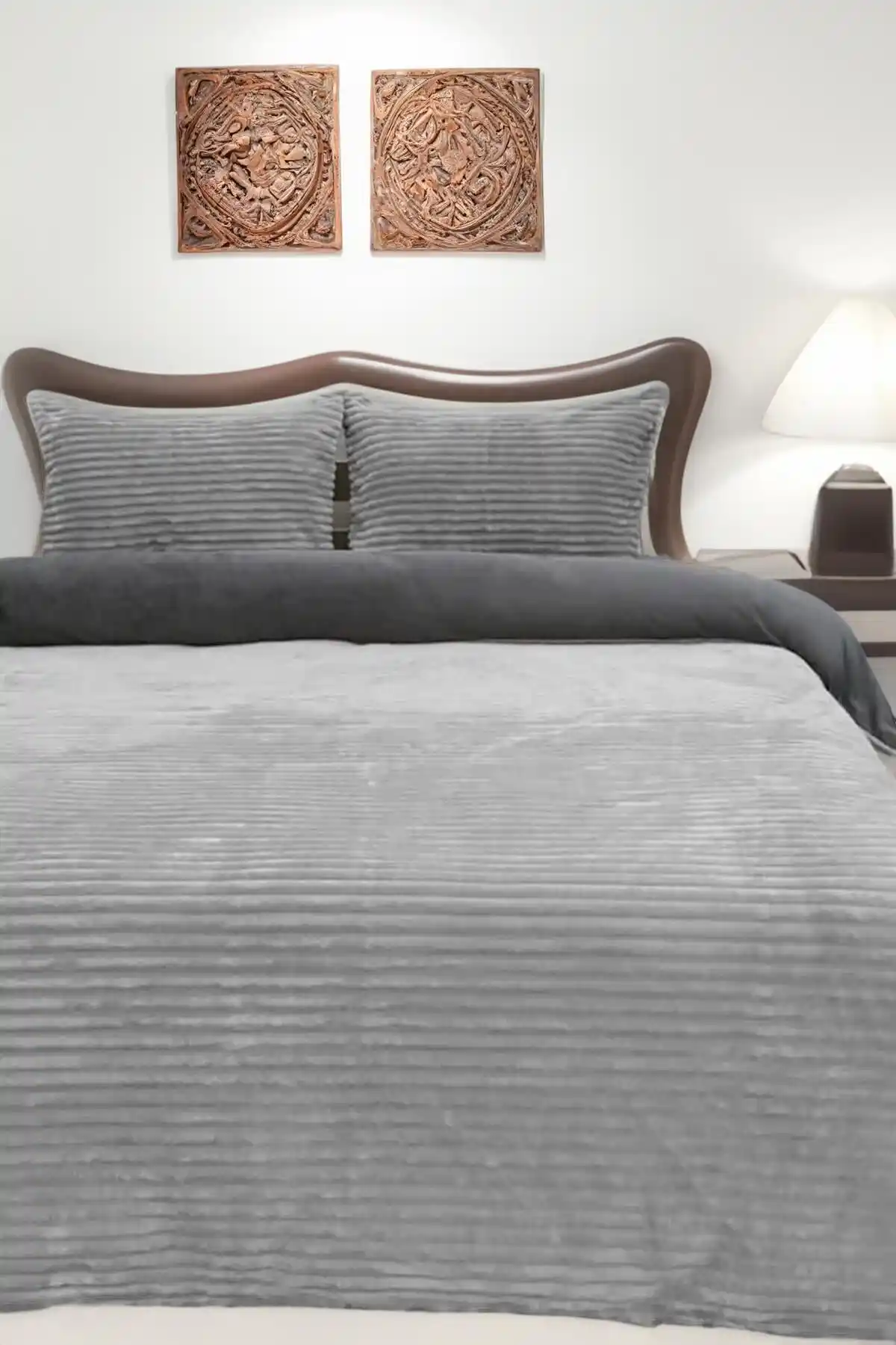 Peluş Çarşaf Takımı ile Yatak Odasında Şıklık ve Konforun Buluşması