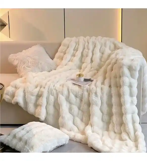 Peluş Koltuk Örtüsü ile Evinize Şıklık ve Sıcaklık Katın