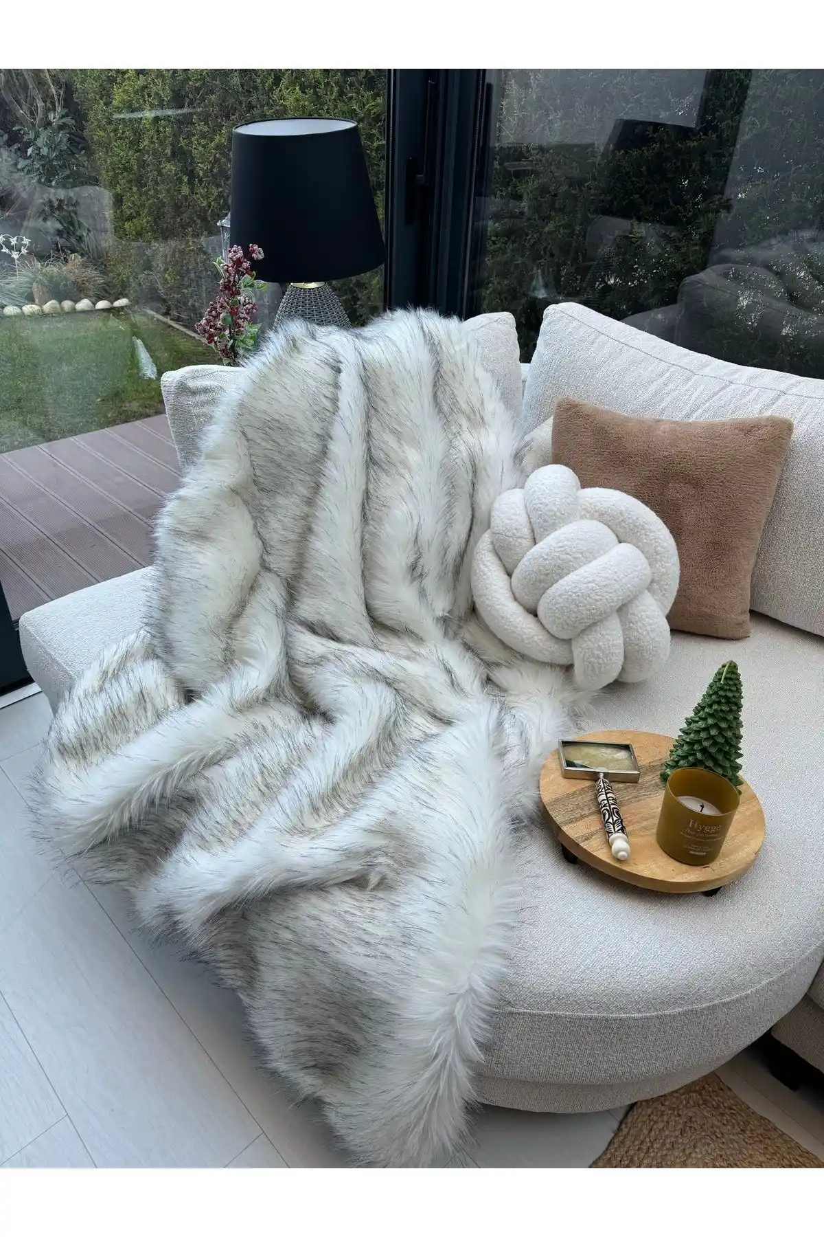 Peluş Koltuklar: Modern Dekorasyonda Konfor ve Şıklığın Buluştuğu Nokta