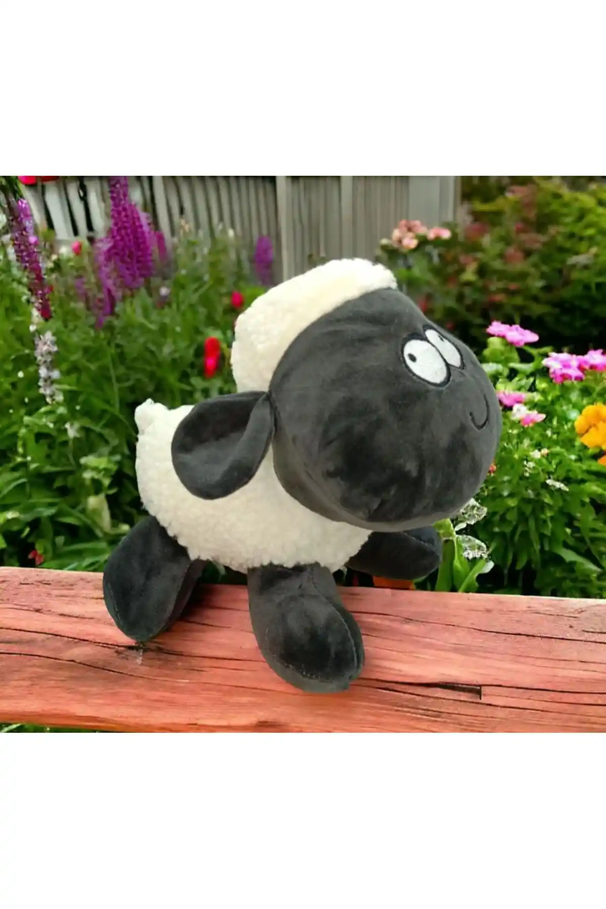 Peluş Koyun Figürleri ile Dekorasyonunuza Sıcaklık ve Sevimlilik Katın