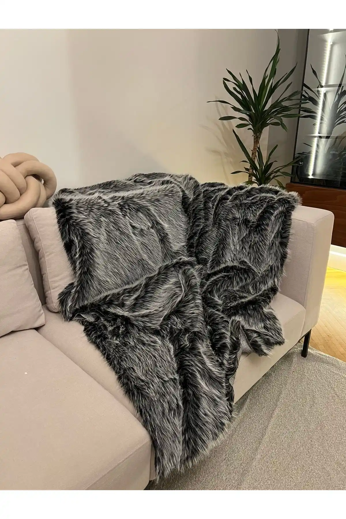 Peluş örtülerle ev dekorasyonunda sıcaklık ve şıklık sağlayan dekorasyon ipuçları