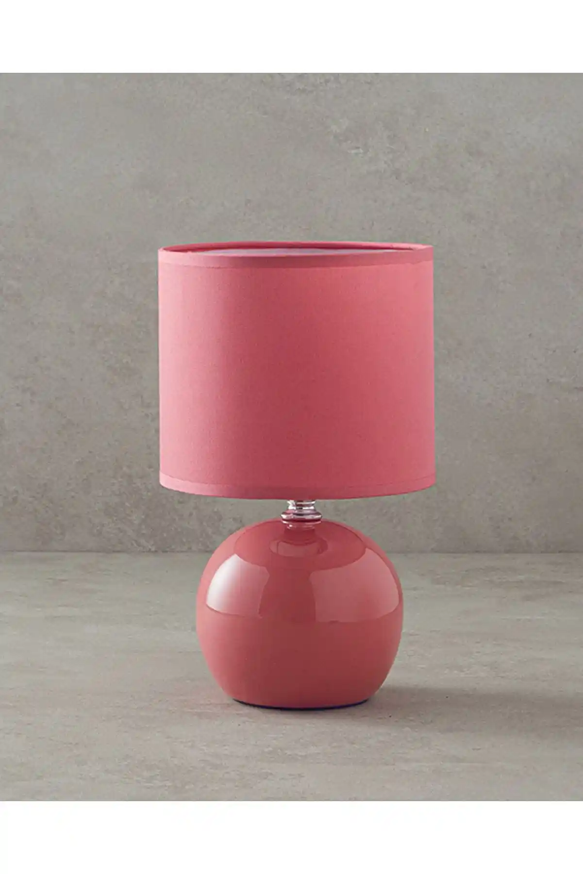 Pembe Abajur ile Dekorasyonda Zarafet ve Sıcaklık Yaratmanın Yolları