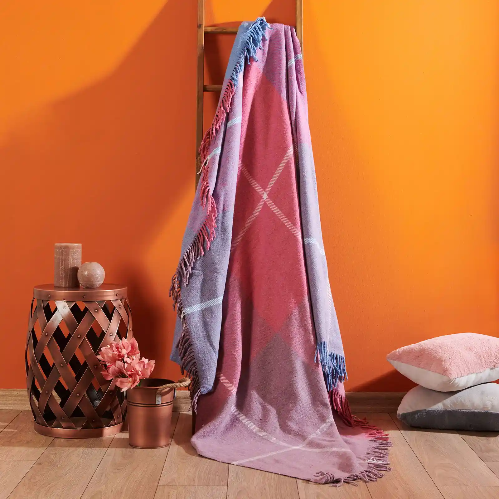 Pembe Battaniyeler ile Dekorasyonda Şıklık ve Sıcaklık Yaratmanın Yolları